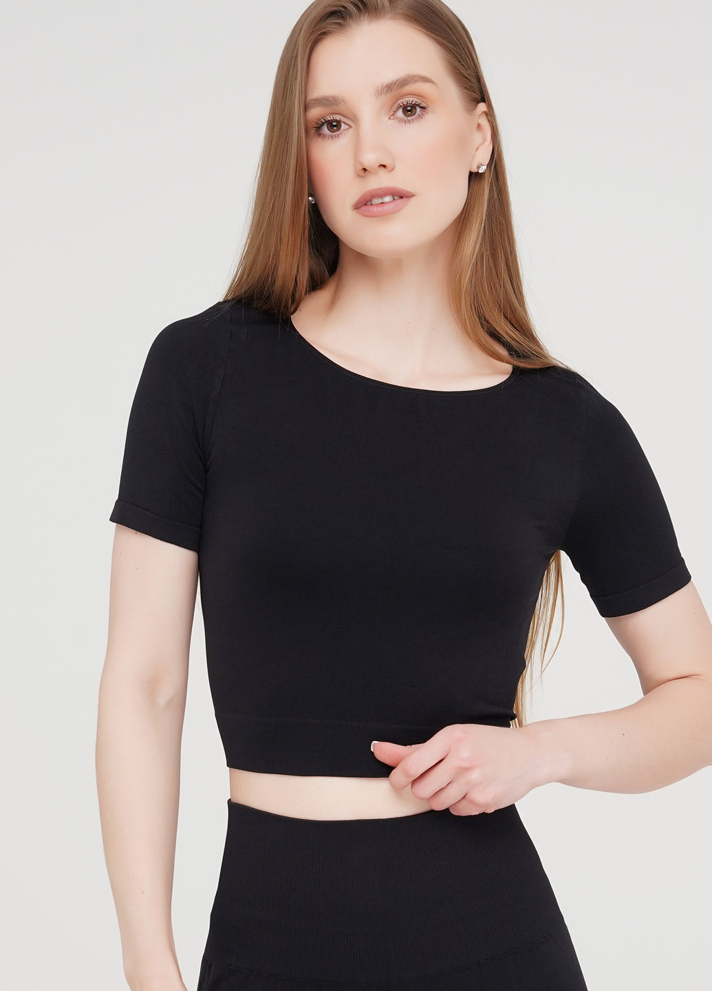 Seamless Cropped Short Sleeve Top in Black