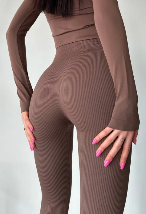 Seamless Ribbed Leggings in Brown