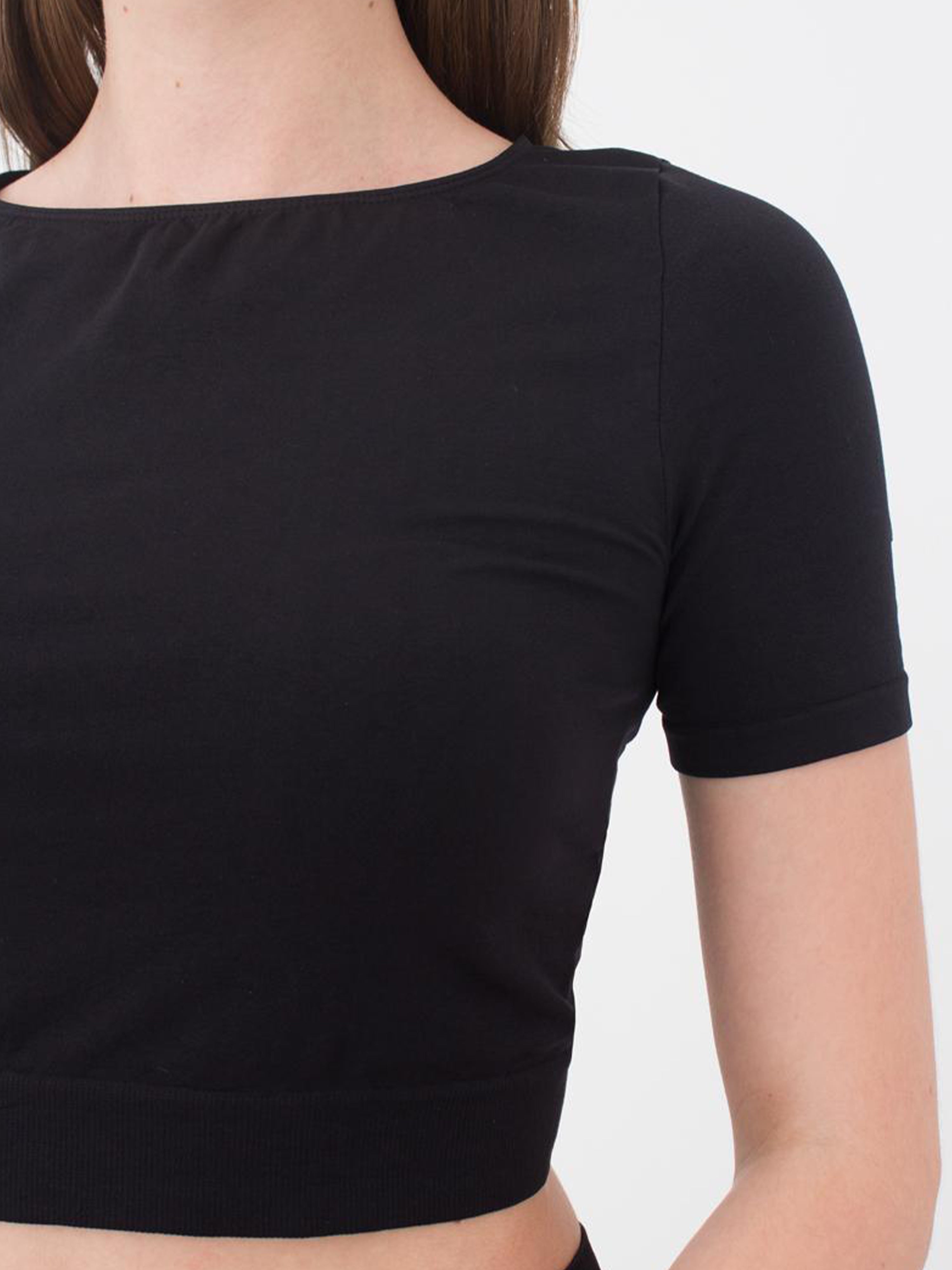 Seamless Cropped Short Sleeve Top in Black