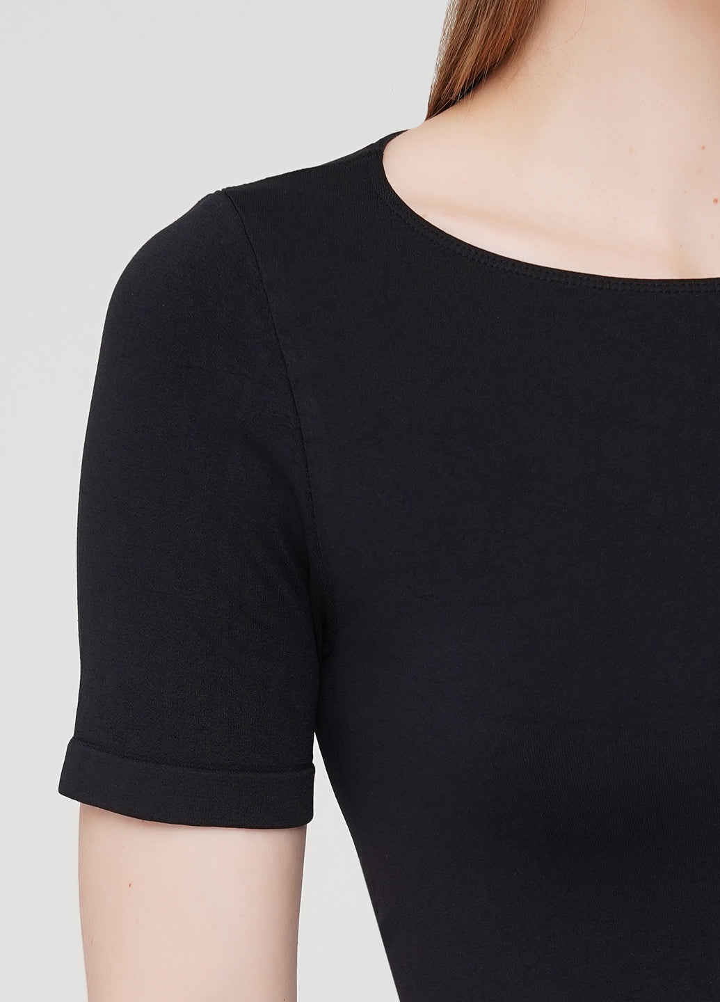 Seamless Cropped Short Sleeve Top in Black