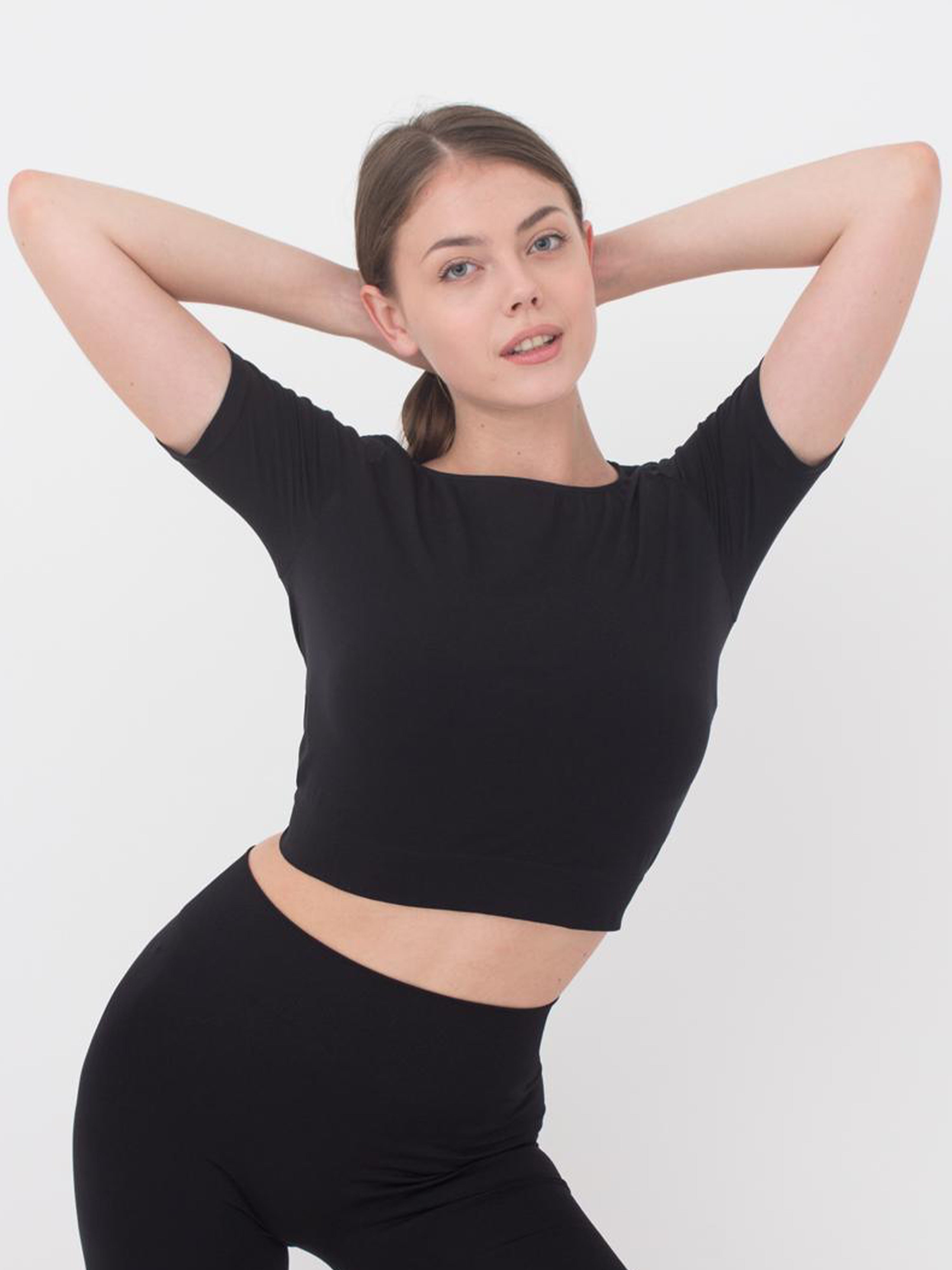 Seamless Cropped Short Sleeve Top in Black