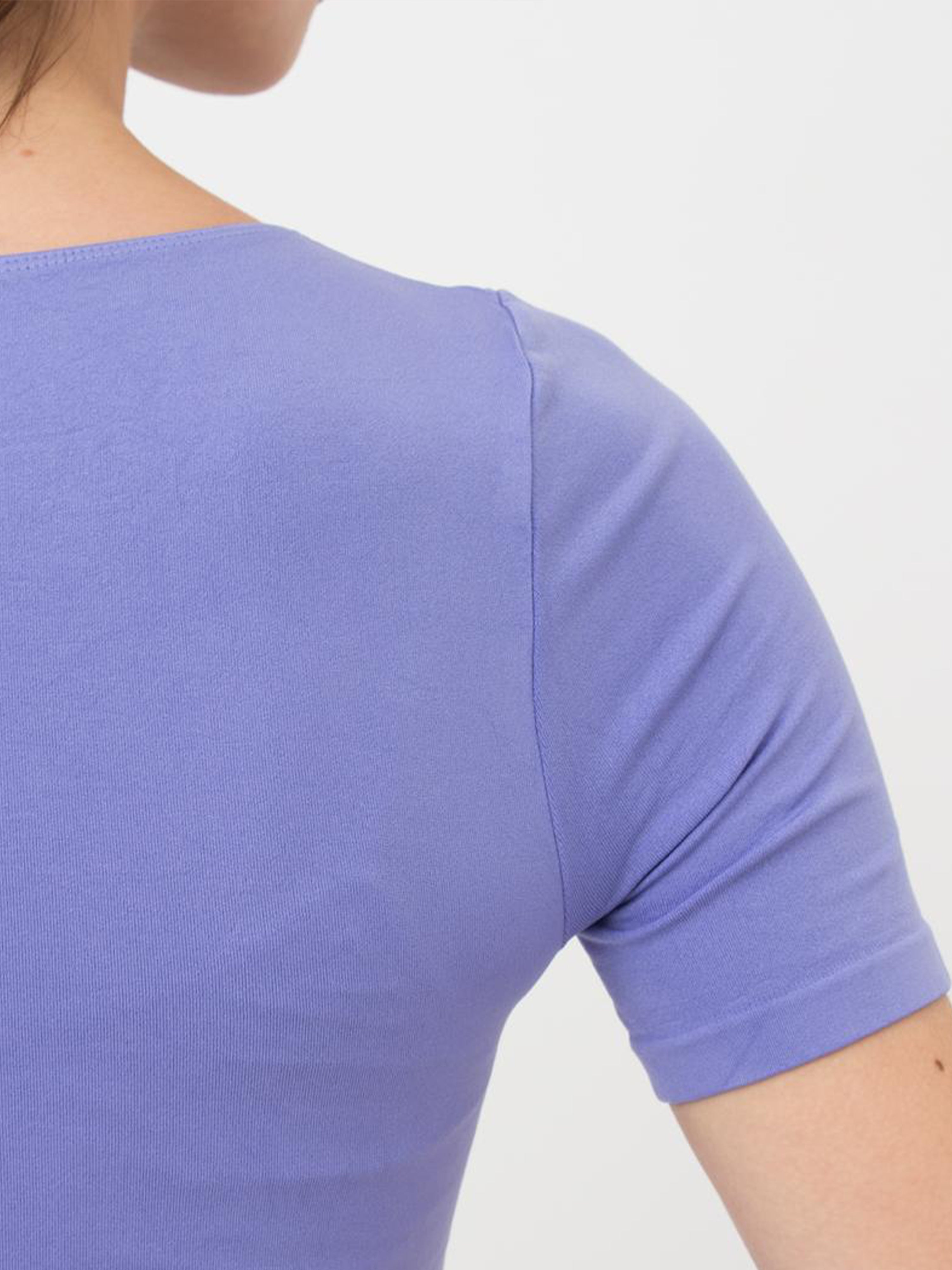 Seamless Cropped Short Sleeve Top in Violet