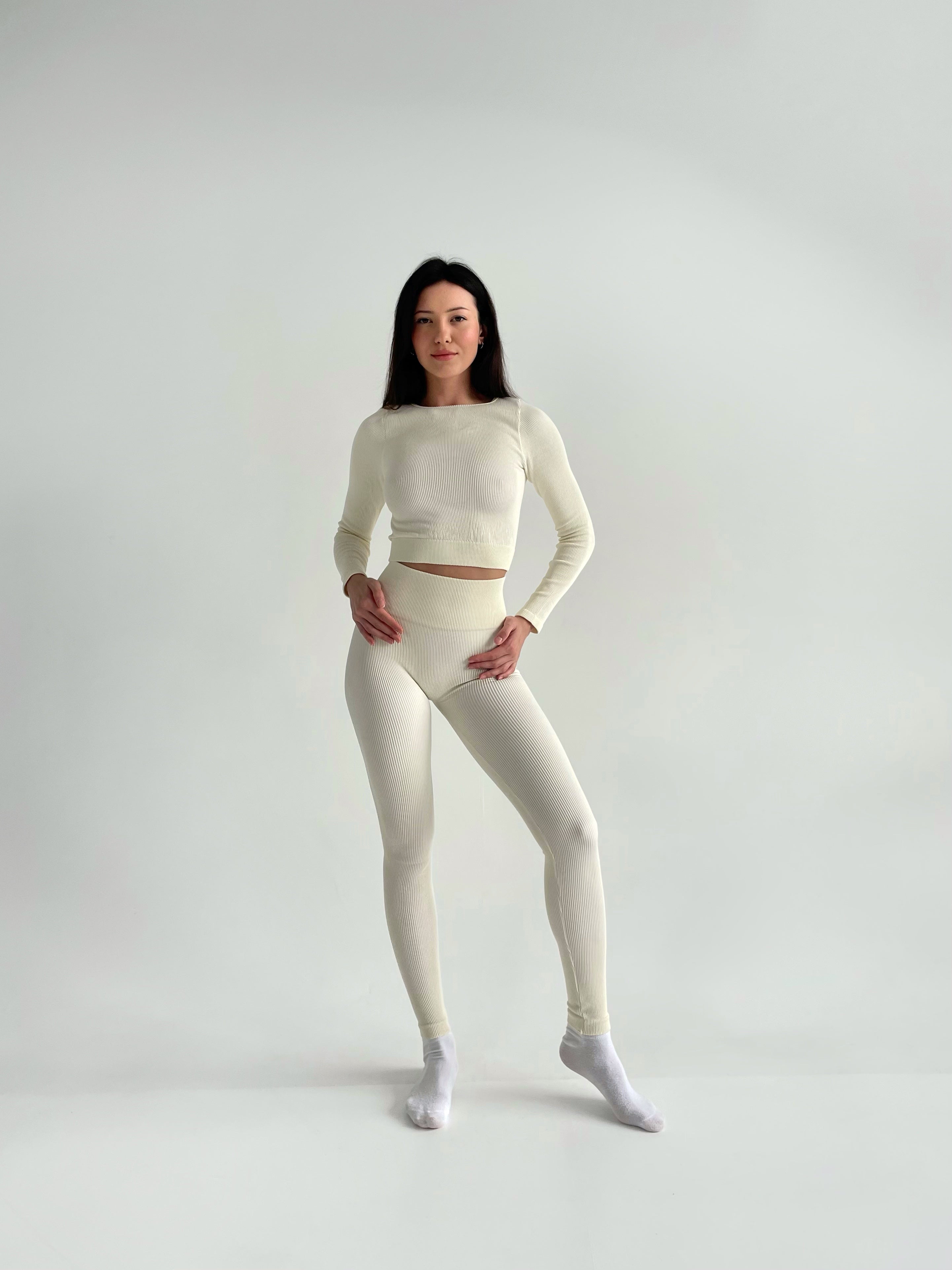 Seamless Ribbed Long Sleeve Crop Top in Vanilla