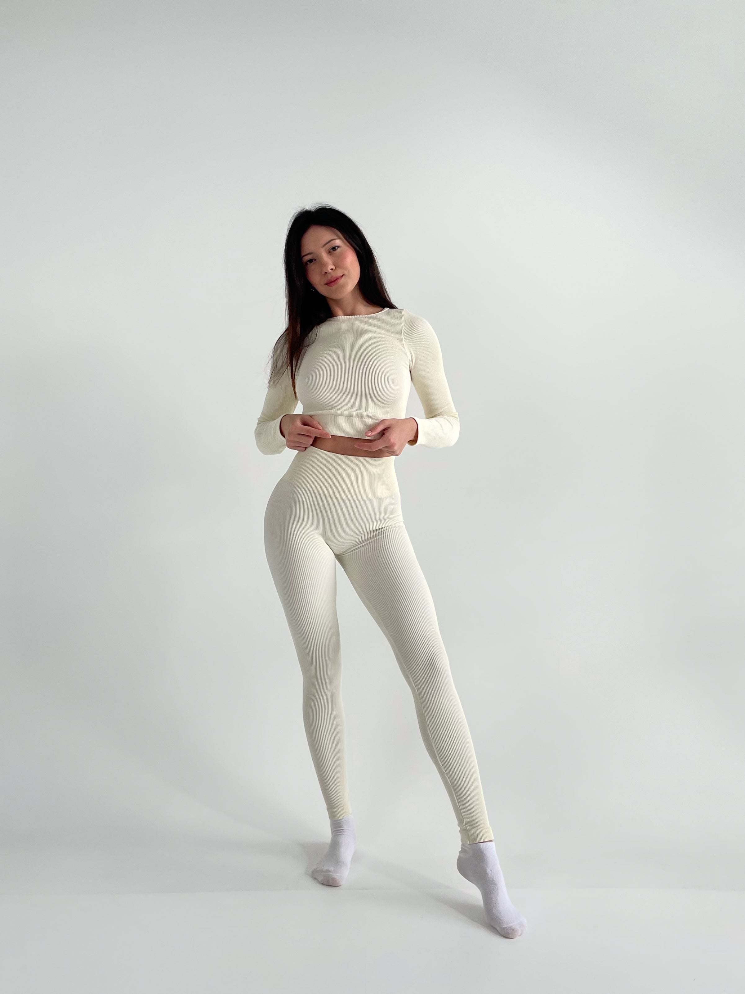 Seamless Ribbed Long Sleeve Crop Top in Vanilla