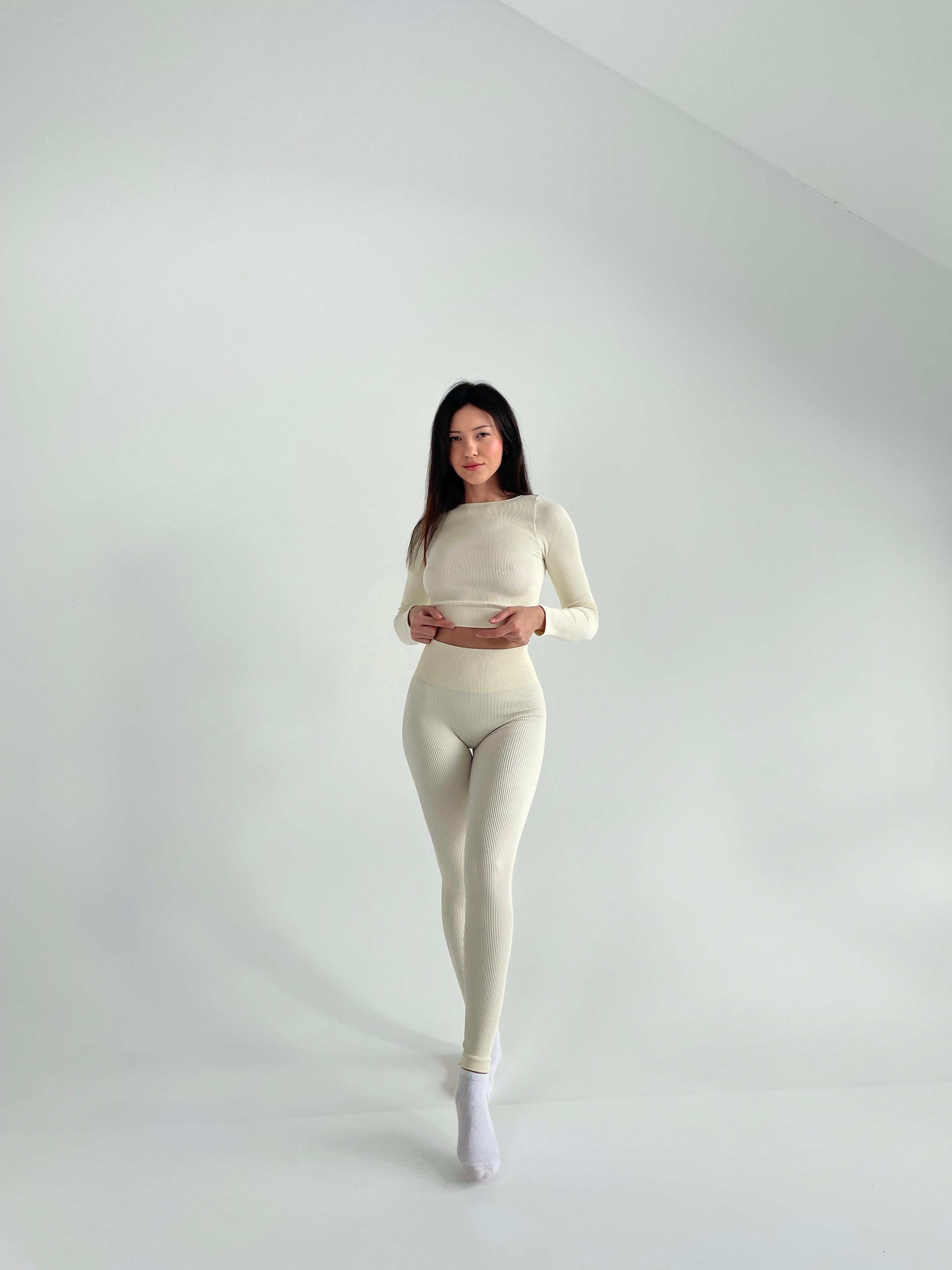 Seamless Ribbed Long Sleeve Crop Top in Vanilla