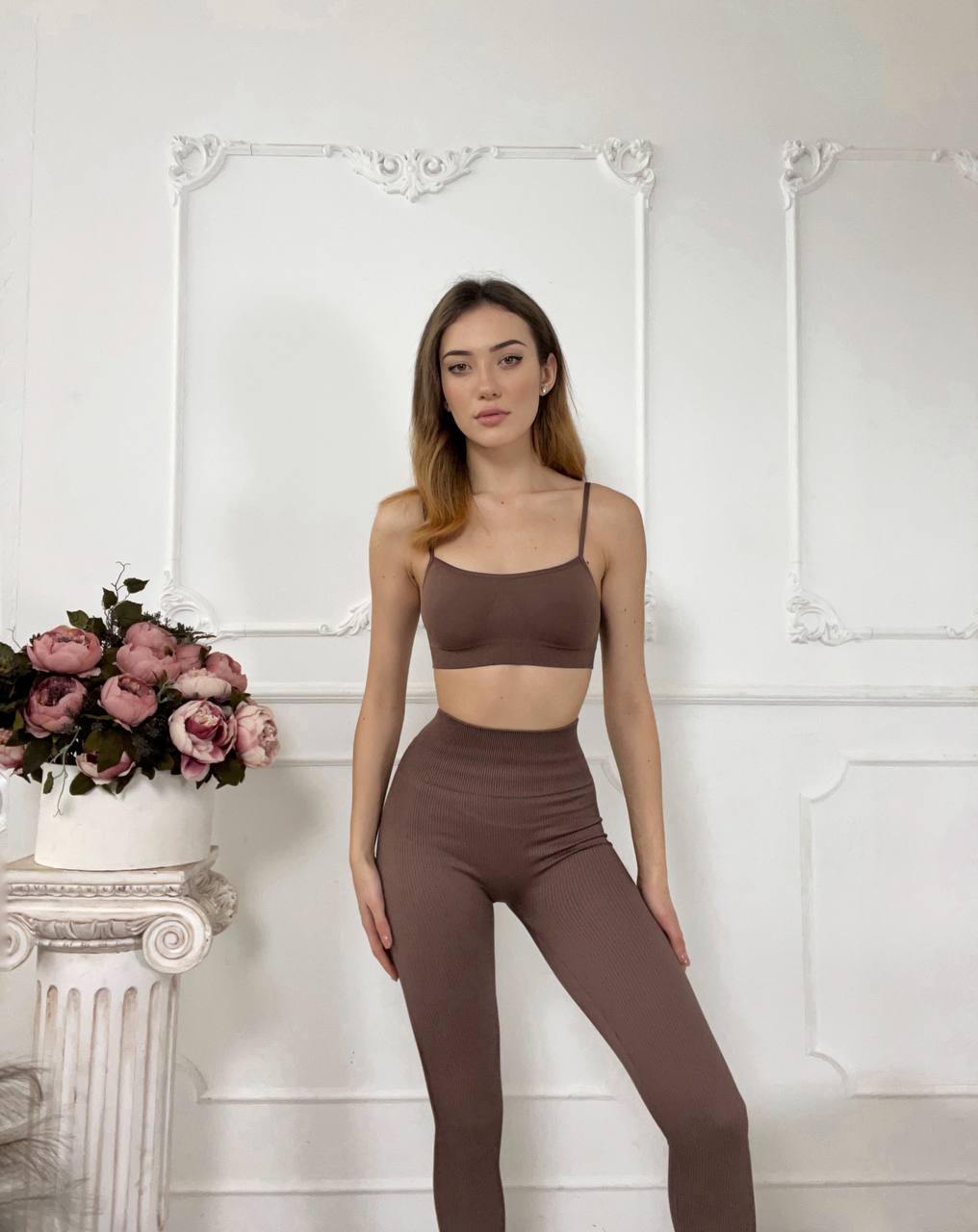 Seamless Ribbed Scrunch Leggings in Brown