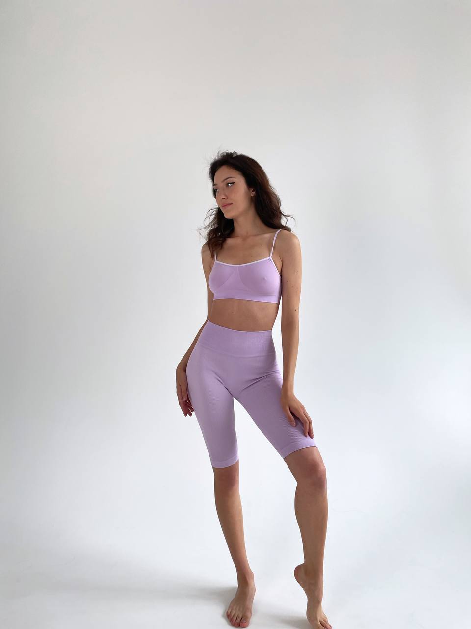 Seamless Ribbed Above Knee Scrunch Bike Shorts in Light Purple