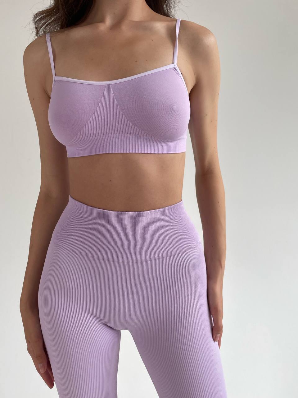 Seamless Ribbed Above Knee Scrunch Bike Shorts in Light Purple