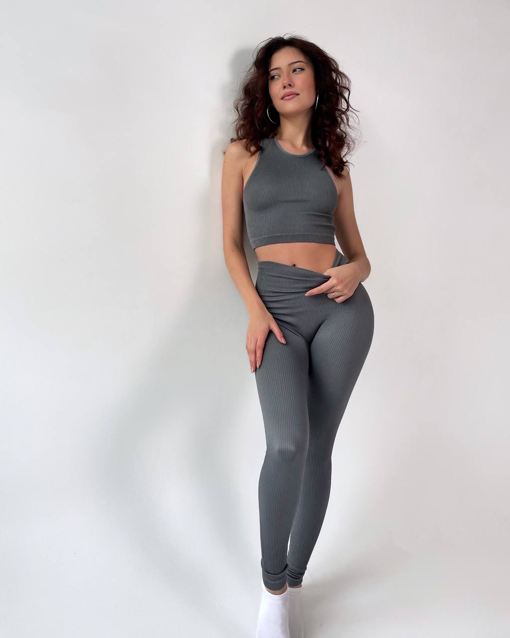 Seamless Ribbed Scrunch Leggings in Dark Gray