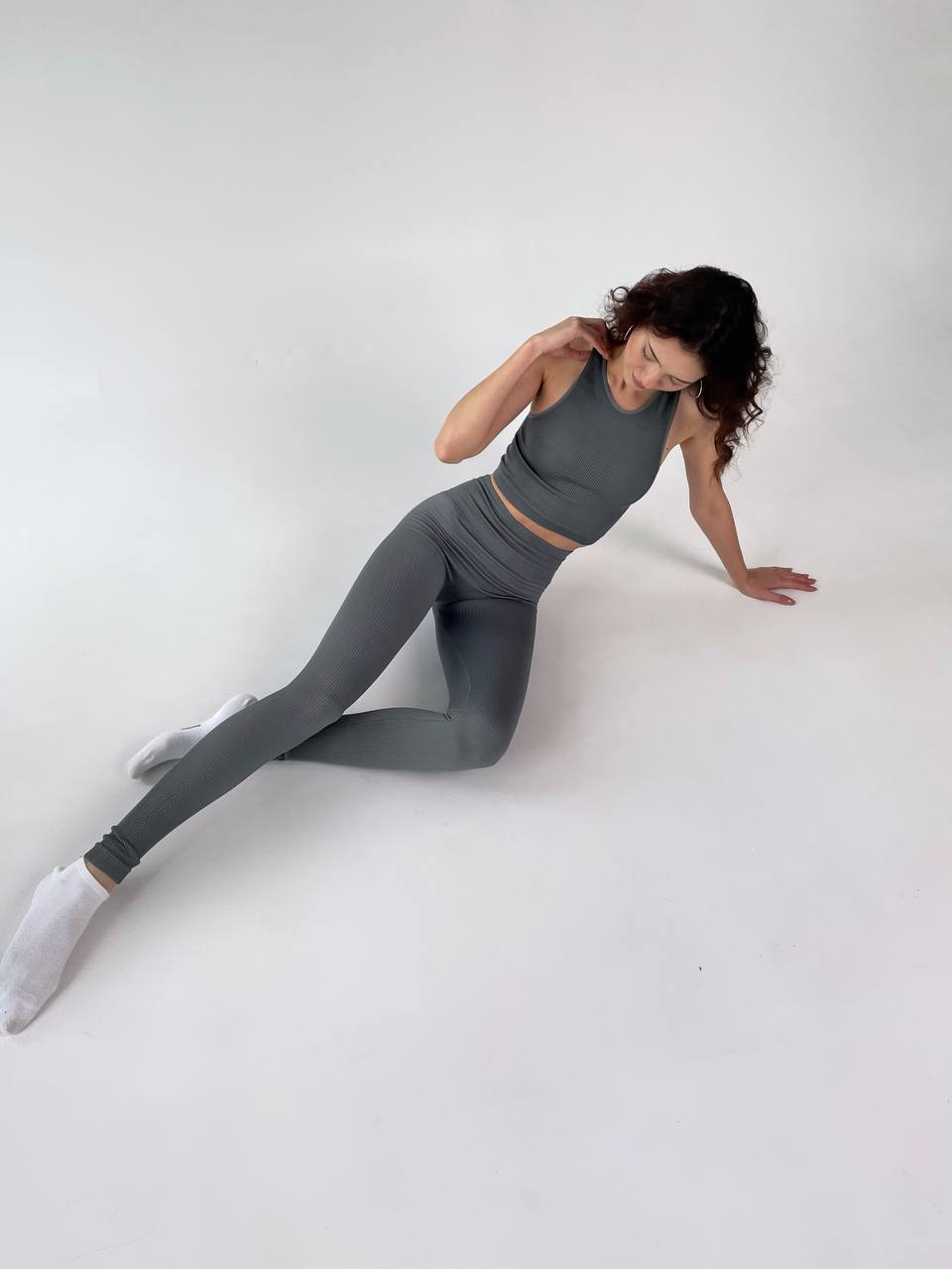 Seamless Ribbed Scrunch Leggings in Dark Gray