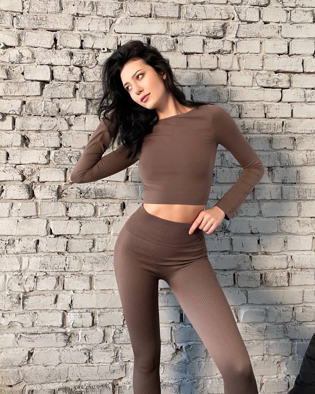 Seamless Ribbed Scrunch Leggings in Brown