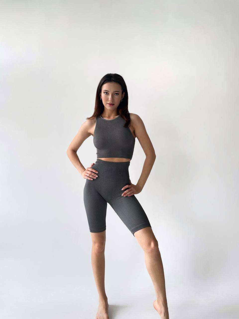 Seamless Ribbed Above Knee Scrunch Bike Shorts in Dark Gray