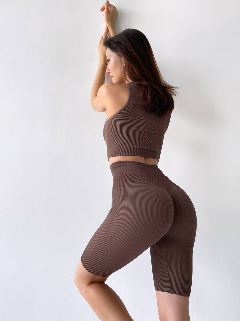 Seamless Ribbed Above Knee Scrunch Bike Shorts in Chocolate