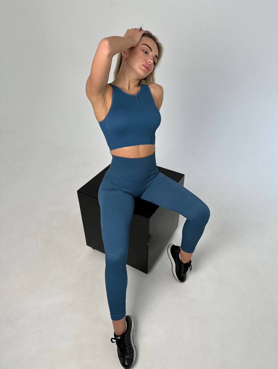 Seamless Ribbed Scrunch Leggings in Blue