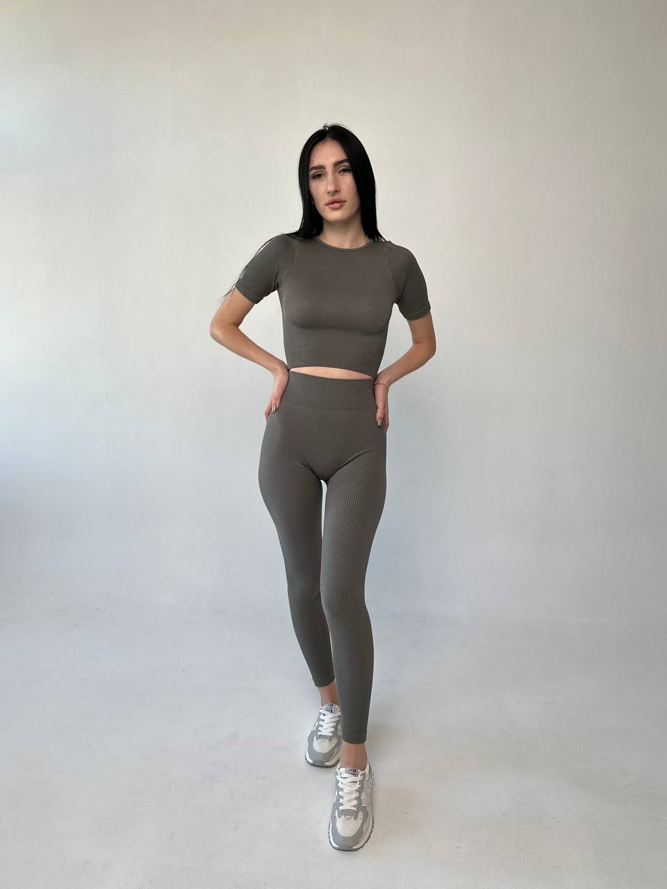 Seamless Cropped Short Sleeve Top in Dark Gray