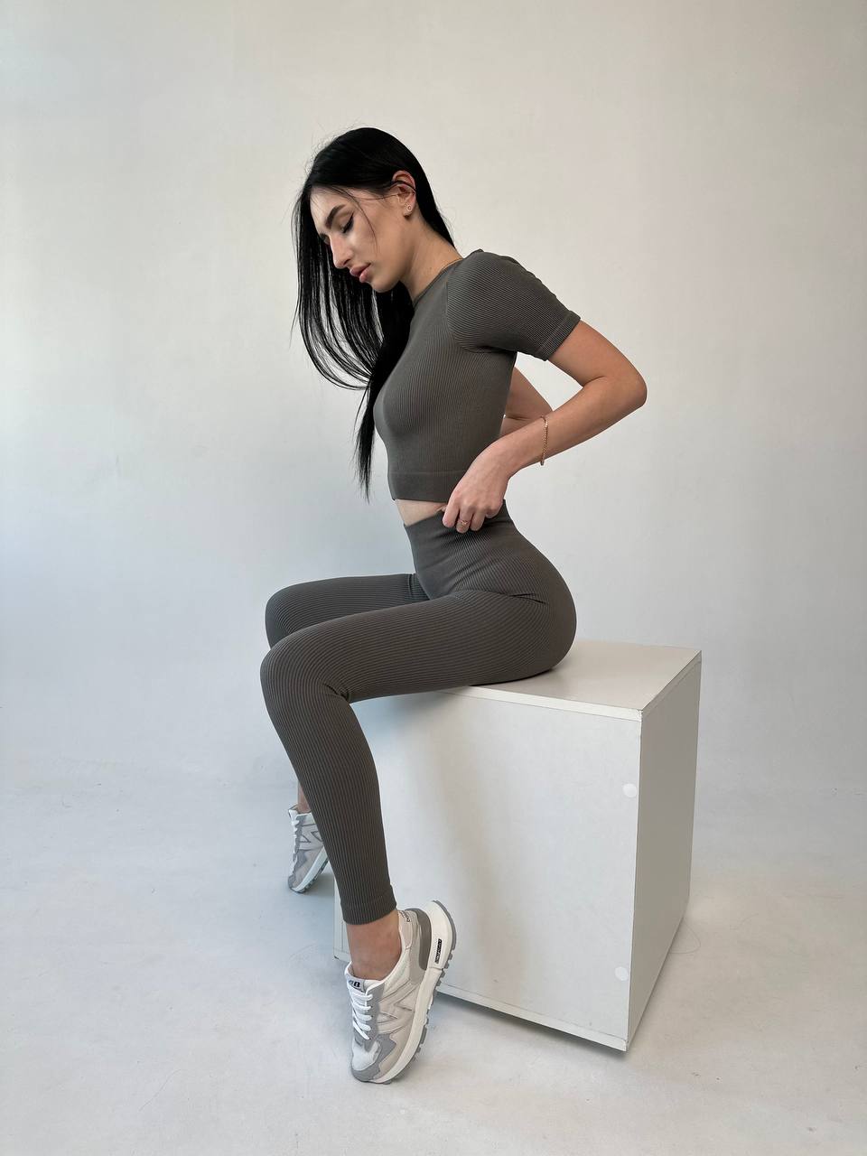 Seamless Ribbed Leggings in Dark Gray