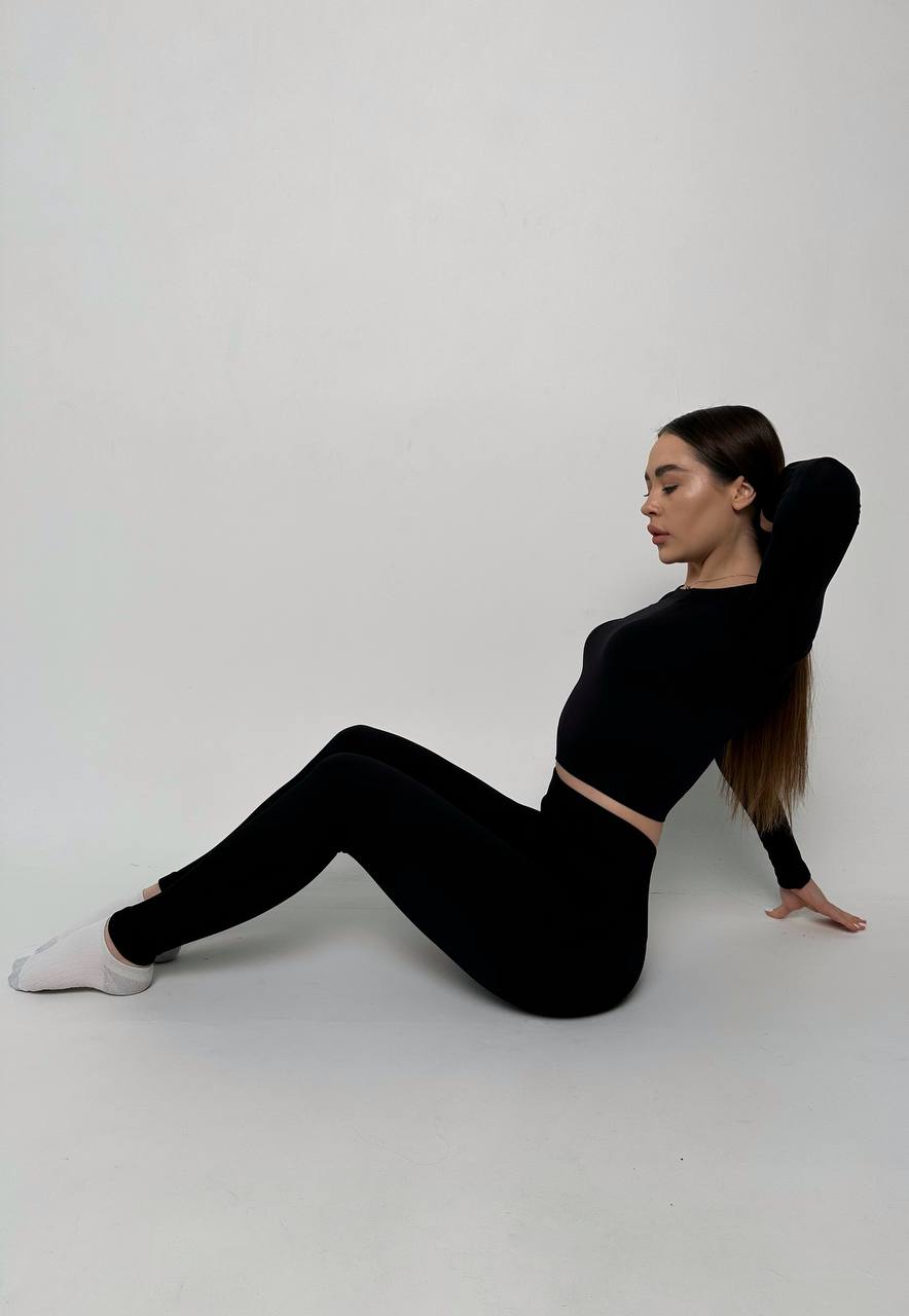 Seamless Cropped Long Sleeve Top in Black