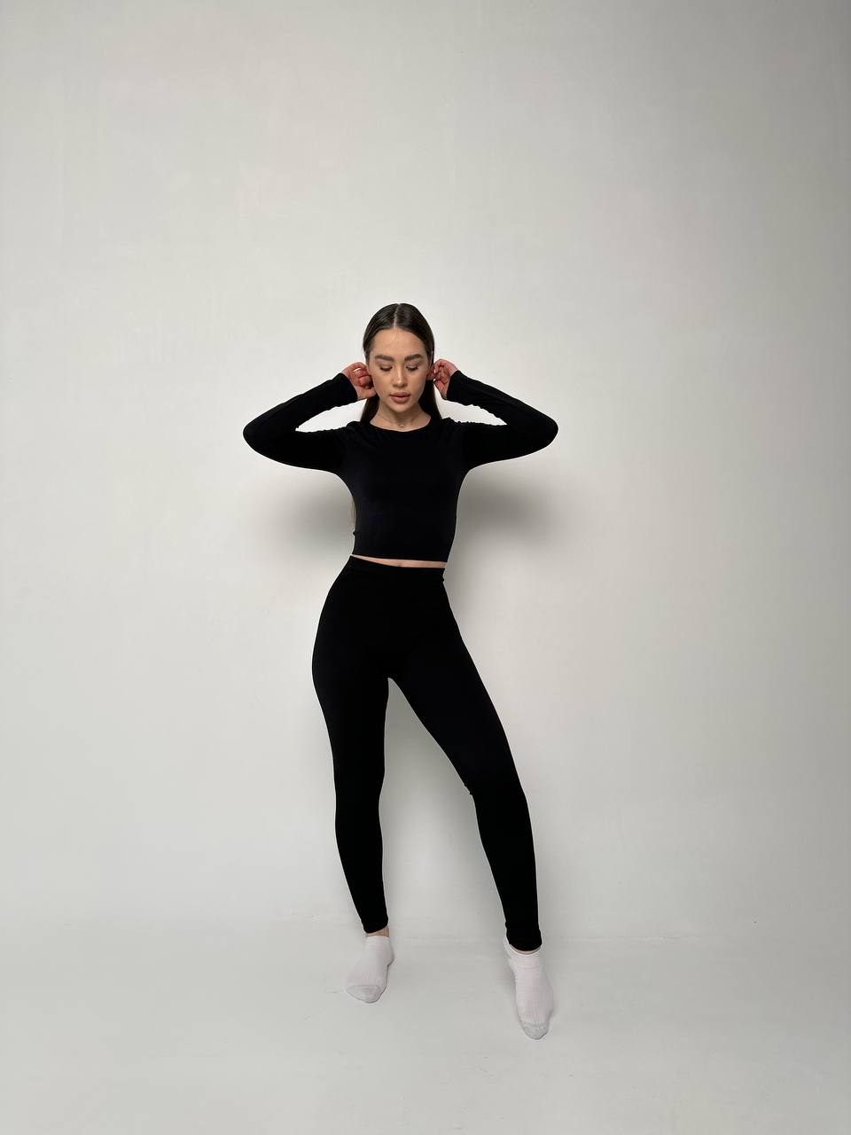 Seamless Cropped Long Sleeve Top in Black