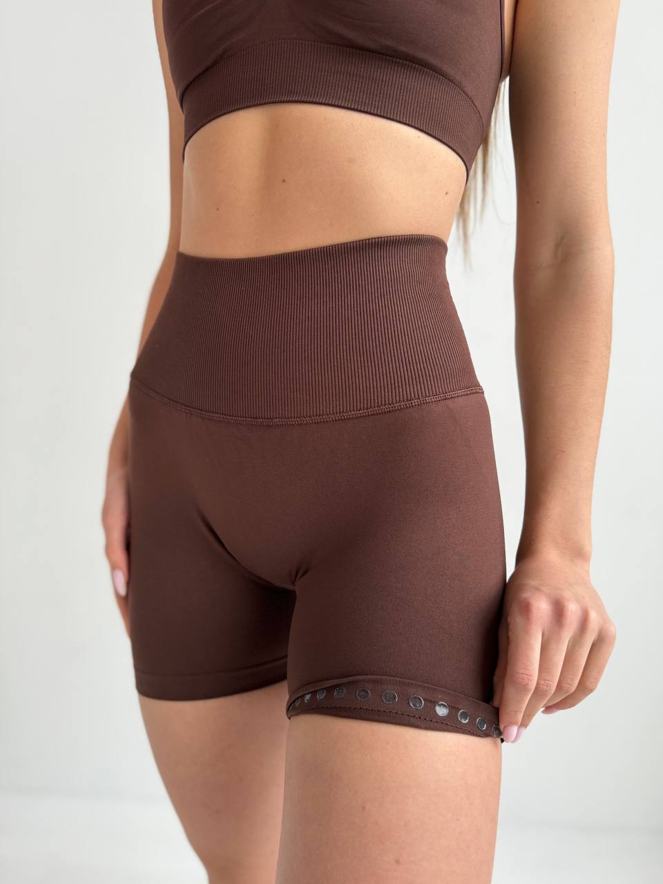 Seamless Mid Thigh Bike Shorts in Chocolate