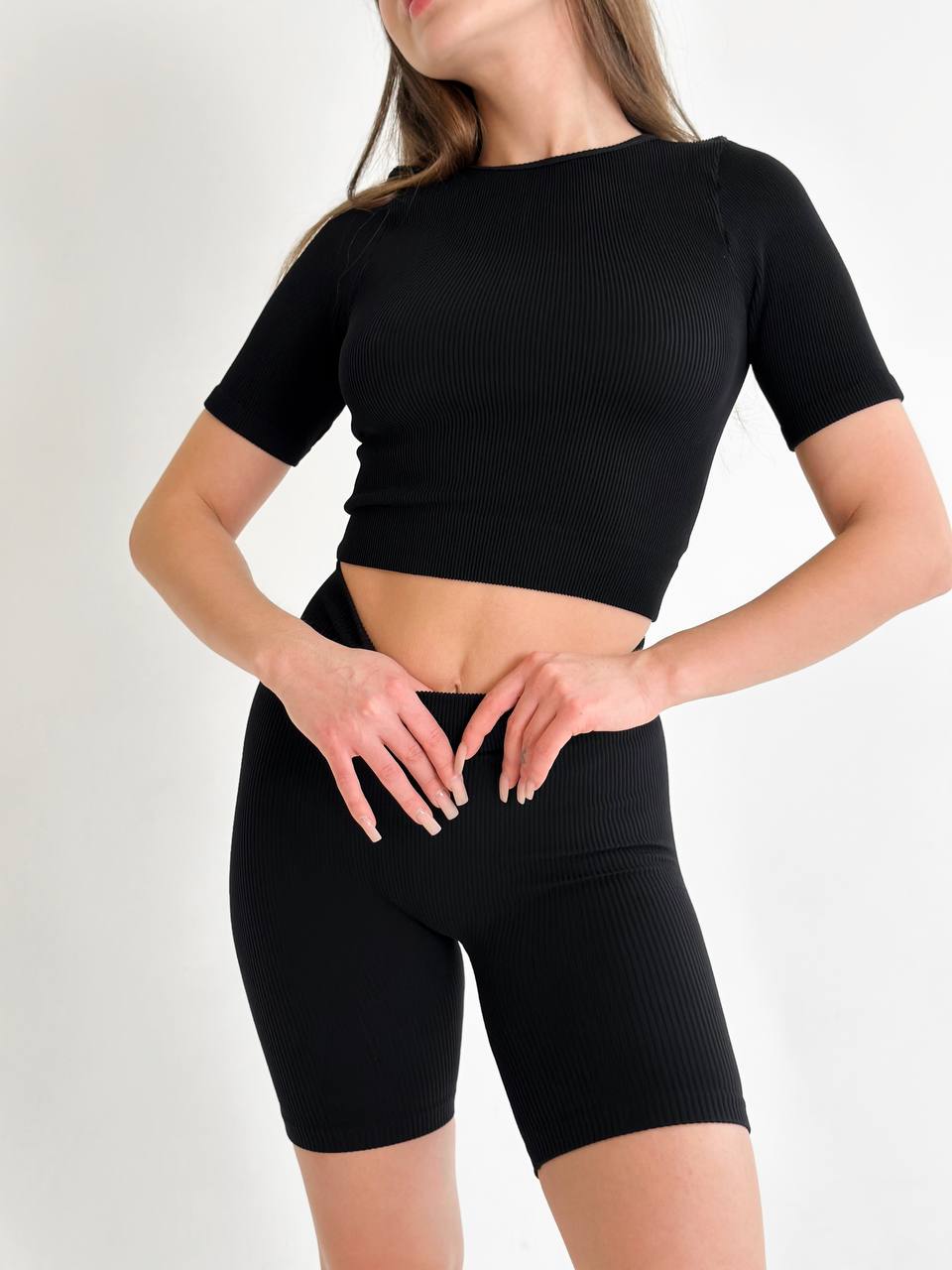 Seamless Ribbed Mid Thigh Bike Shorts in Black