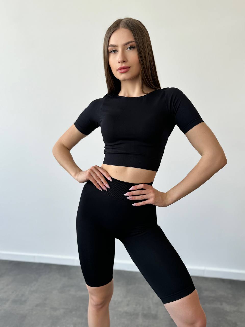 Seamless Cropped Short Sleeve Top in Black