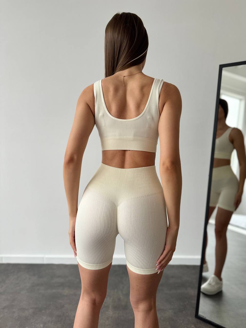 Seamless Ribbed Mid Thigh Scrunch Bike Shorts in Vanilla