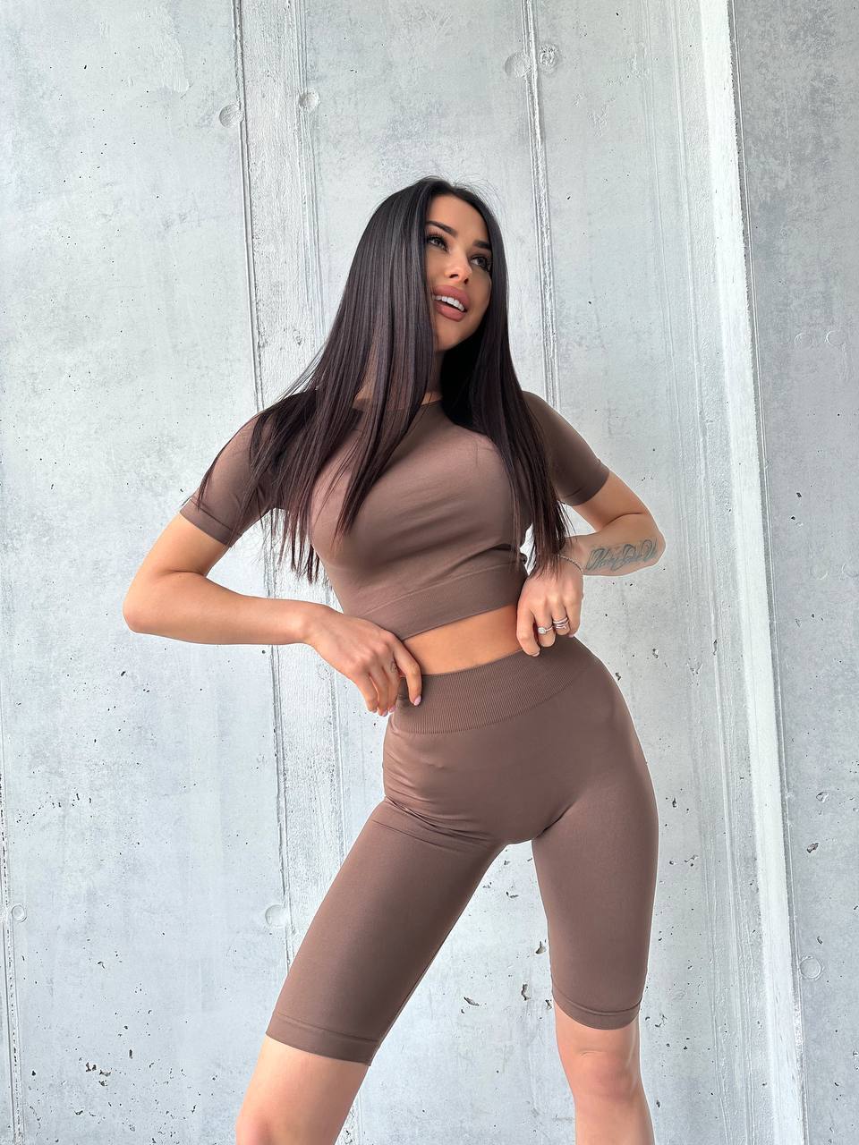 Seamless Cropped Short Sleeve Top in Brown