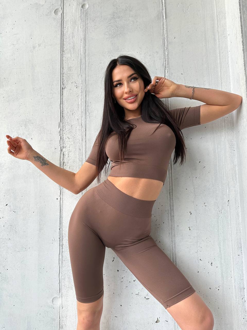 Seamless Cropped Short Sleeve Top in Brown