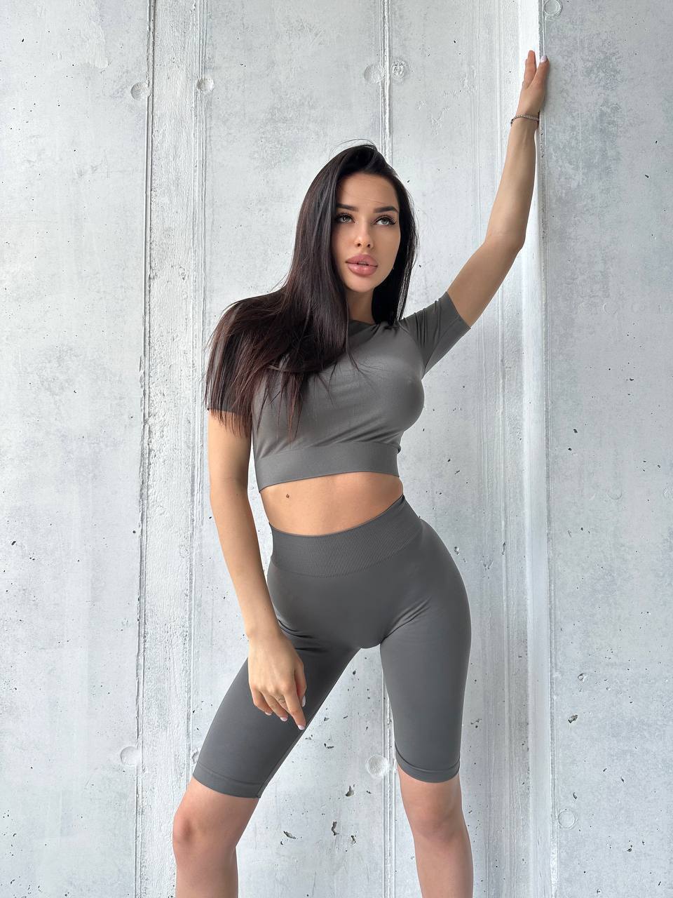 Seamless Cropped Short Sleeve Top in Dark Gray