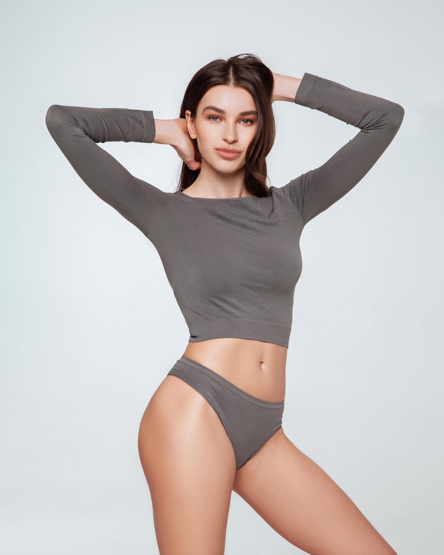 Seamless Cropped Long Sleeve Top in Dark Gray