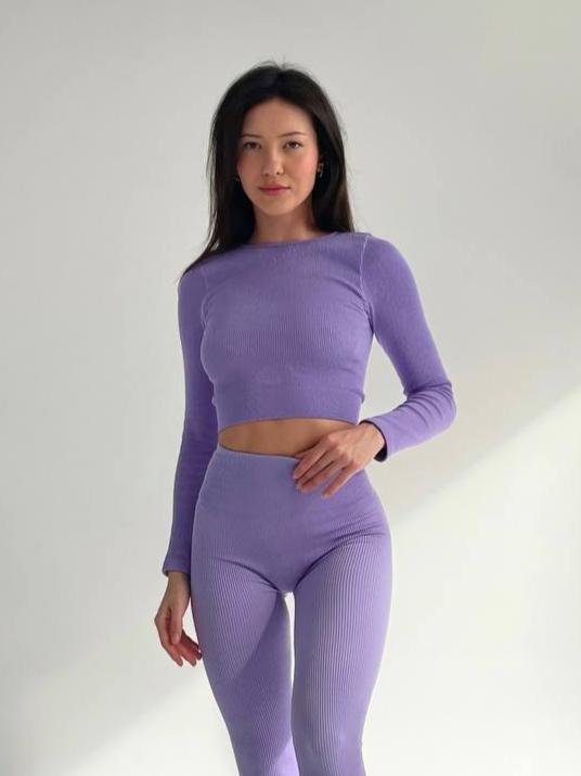 Seamless Ribbed Long Sleeve Crop Top in Lavender